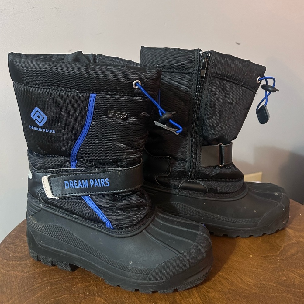 Dream Pairs Black Winter Boots with Blue Accents